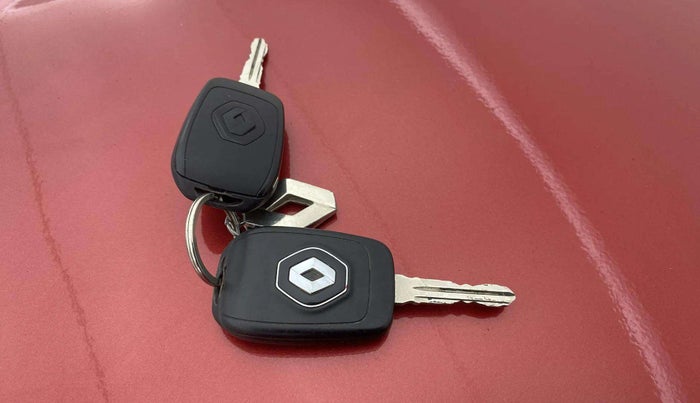 2019 Renault TRIBER RXL MT, Petrol, Manual, 13,991 km, Key Close Up