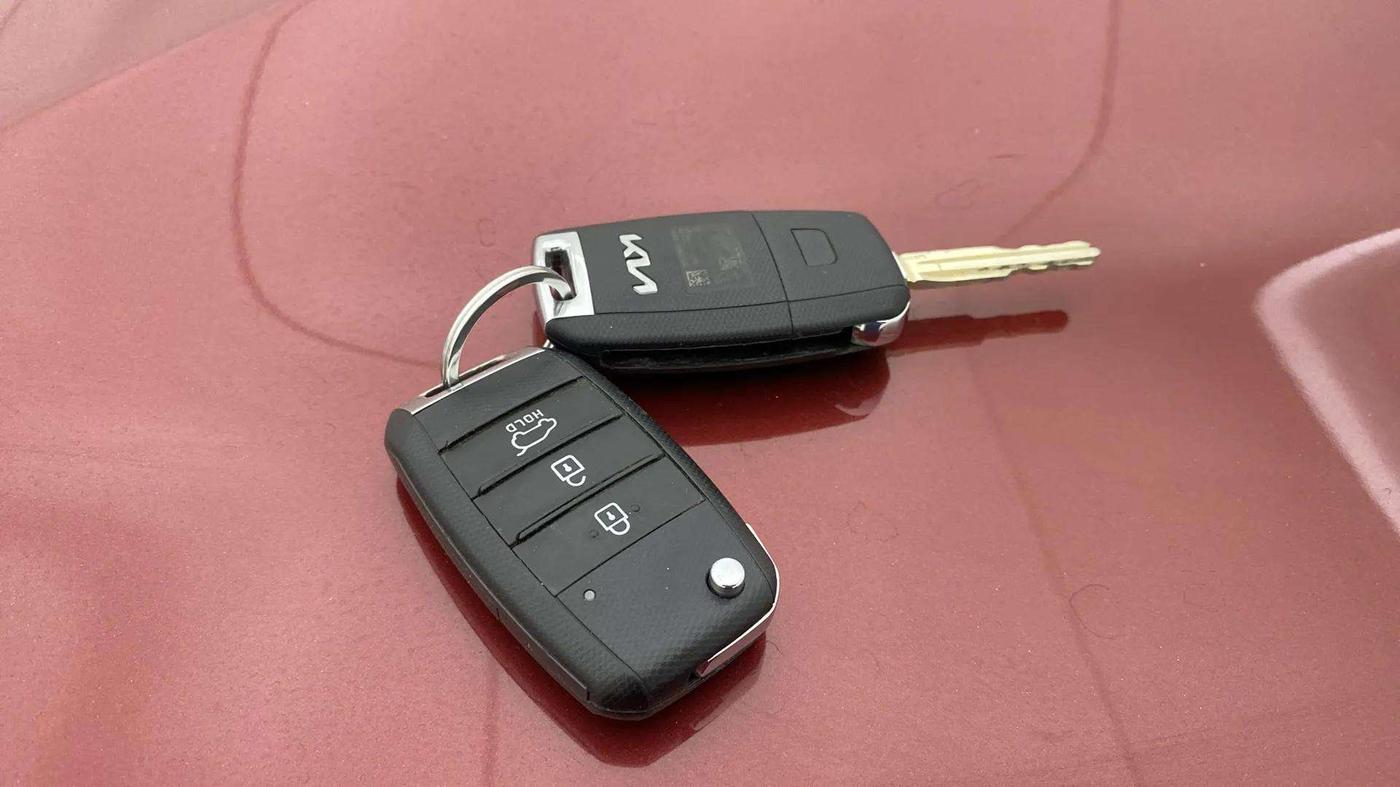 2023 KIA SONET HTK 1.2 PETROL MT, Petrol, Manual, 24,926 km, Key Close Up