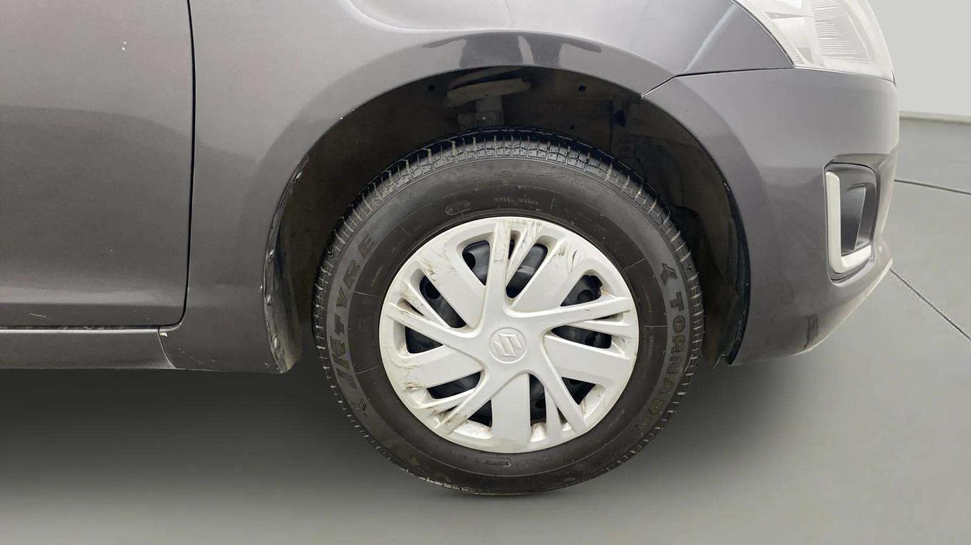 2017 Maruti Swift VXI, Petrol, Manual, 24,642 km, Right Front Wheel