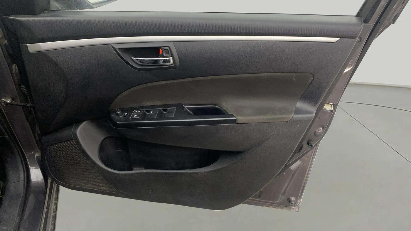 2017 Maruti Swift VXI, Petrol, Manual, 24,642 km, Driver Side Door Panels Control