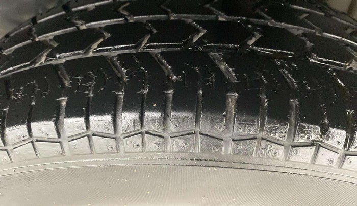 2017 Maruti Swift VXI, Petrol, Manual, 24,642 km, Left Rear Tyre Tread