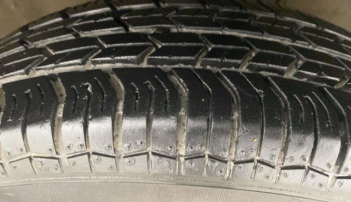 2017 Maruti Swift VXI, Petrol, Manual, 24,642 km, Right Front Tyre Tread