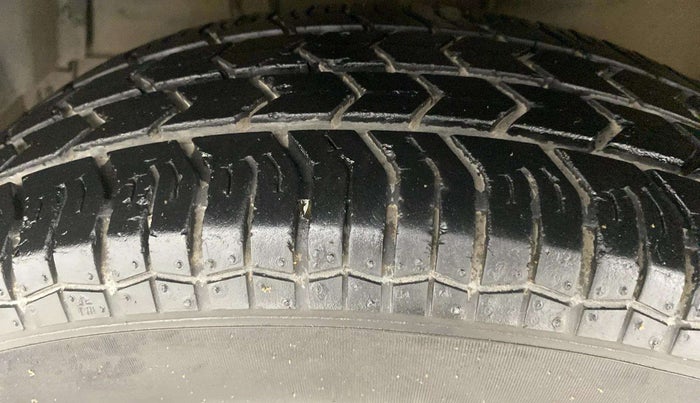 2017 Maruti Swift VXI, Petrol, Manual, 24,642 km, Left Front Tyre Tread