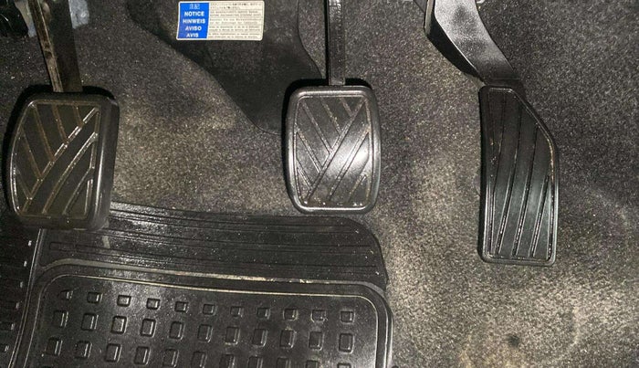 2017 Maruti Swift VXI, Petrol, Manual, 24,642 km, Pedals