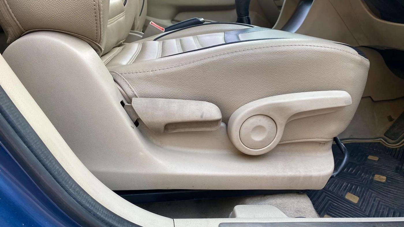 2017 Maruti Ciaz DELTA DIESEL 1.3, Diesel, Manual, 60,412 km, Driver Side Adjustment Panel