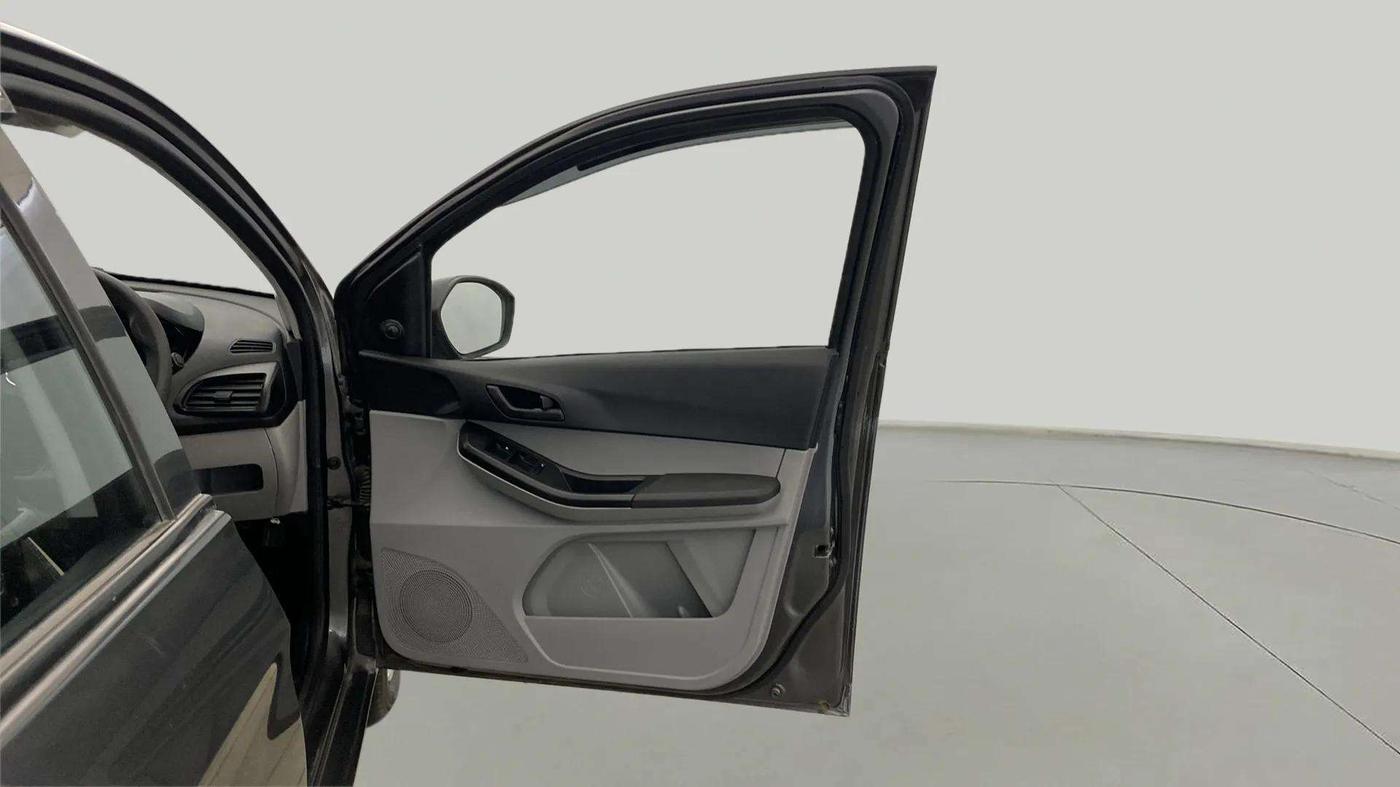 2023 Tata Tiago XM CNG, CNG, Manual, 15,455 km, RHS Front Door