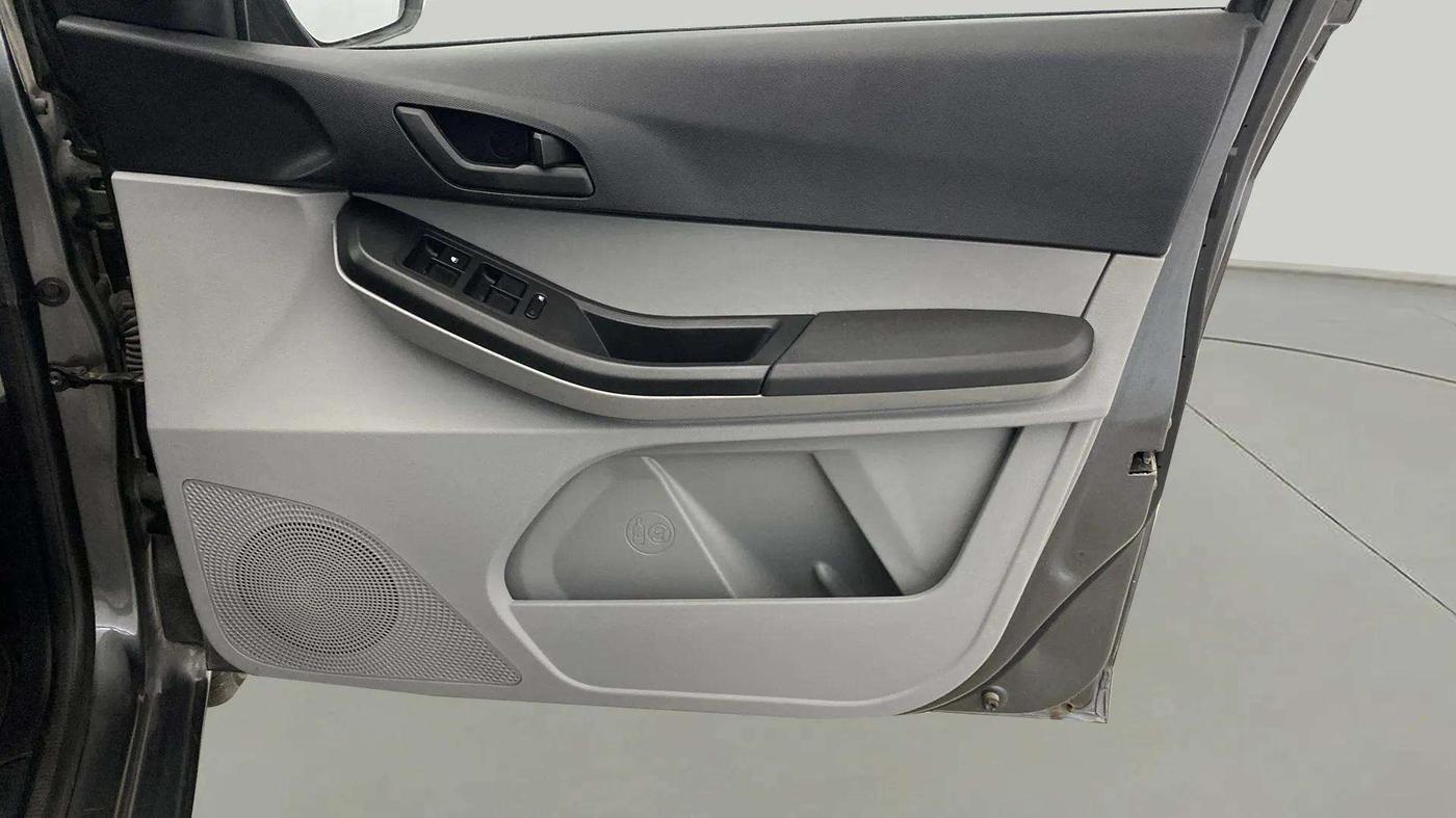 2023 Tata Tiago XM CNG, CNG, Manual, 15,455 km, Driver Side Door Panels Control