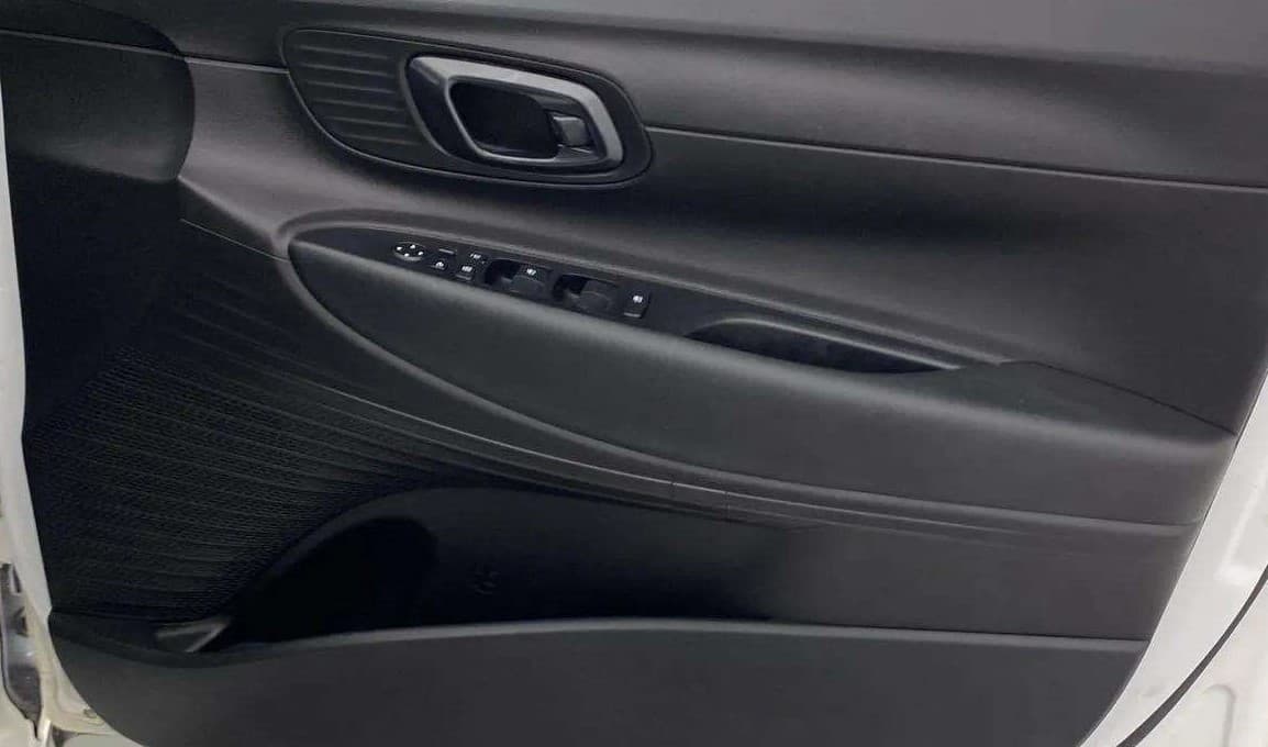 2022 Hyundai NEW I20 SPORTZ 1.2 MT, Petrol, Manual, 7,544 km, Driver Side Door Panels Control
