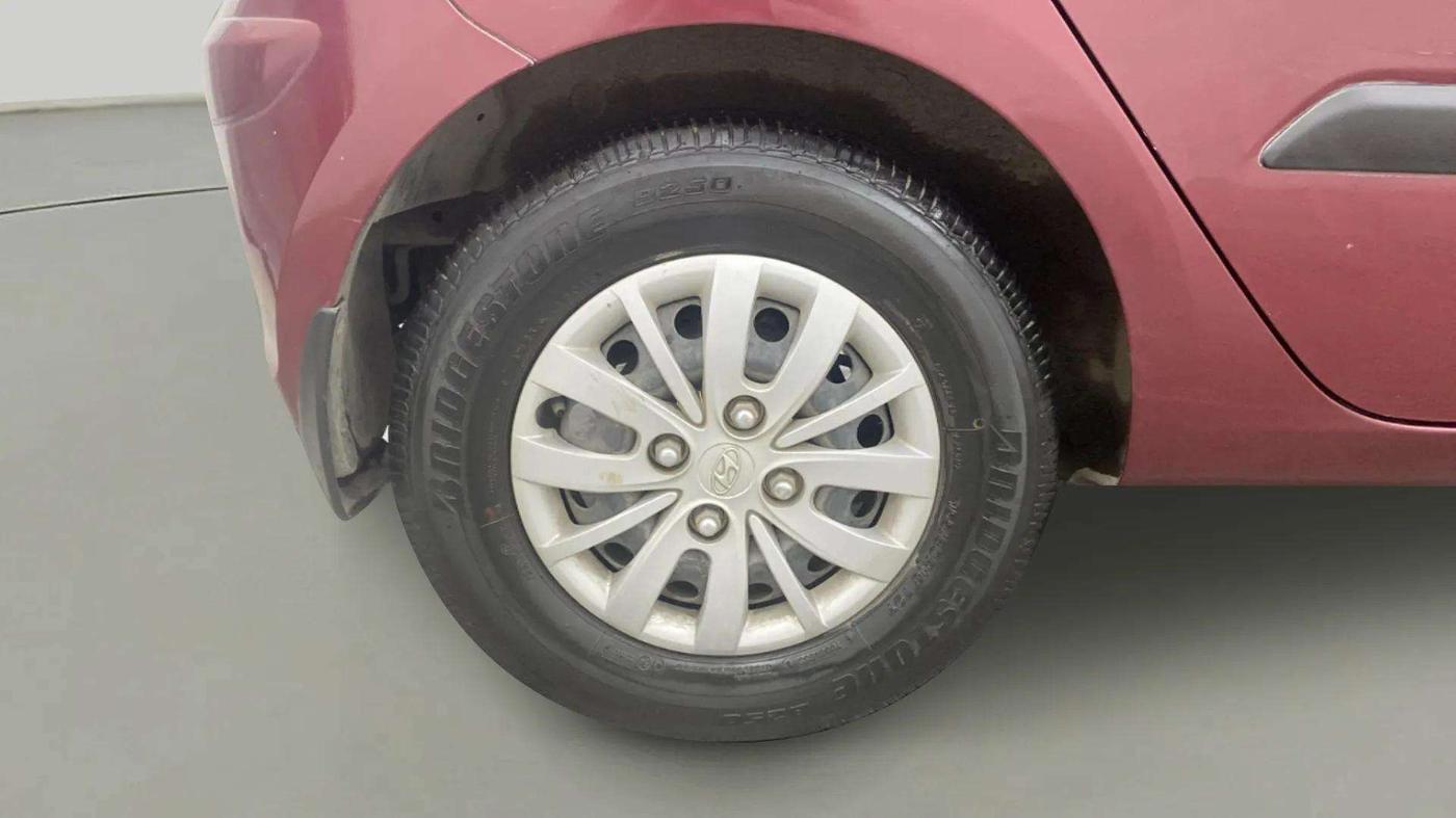 2014 Hyundai i10 SPORTZ 1.1, Petrol, Manual, 32,390 km, Right Rear Wheel