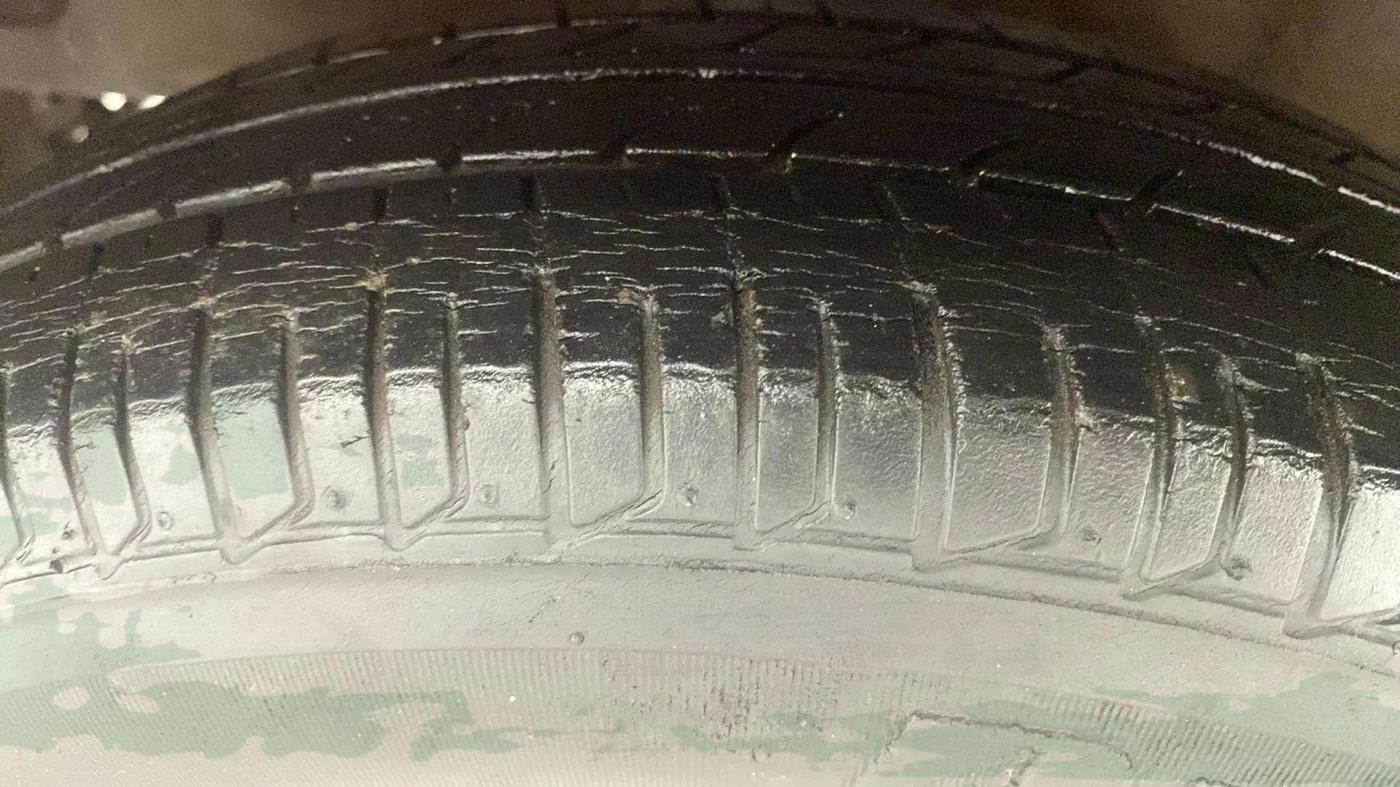 2014 Hyundai i10 SPORTZ 1.1, Petrol, Manual, 32,390 km, Left Front Tyre Tread