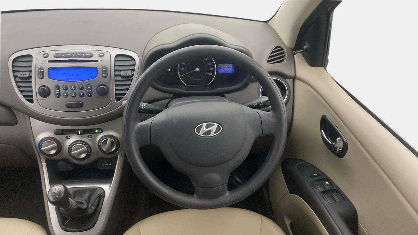 2014 Hyundai i10 SPORTZ 1.1, Petrol, Manual, 32,390 km, Steering Wheel Close Up