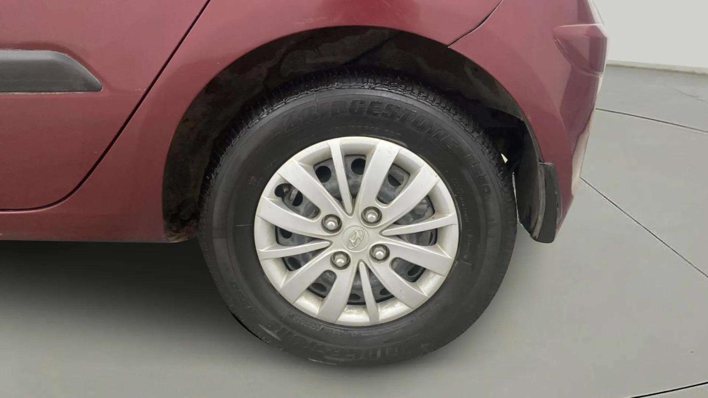2014 Hyundai i10 SPORTZ 1.1, Petrol, Manual, 32,390 km, Left Rear Wheel