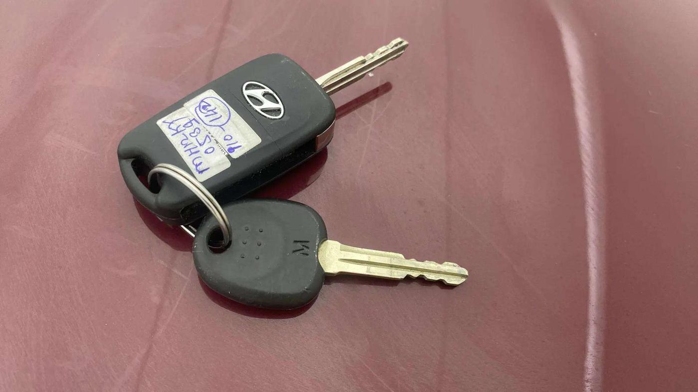 2014 Hyundai i10 SPORTZ 1.1, Petrol, Manual, 32,390 km, Key Close Up