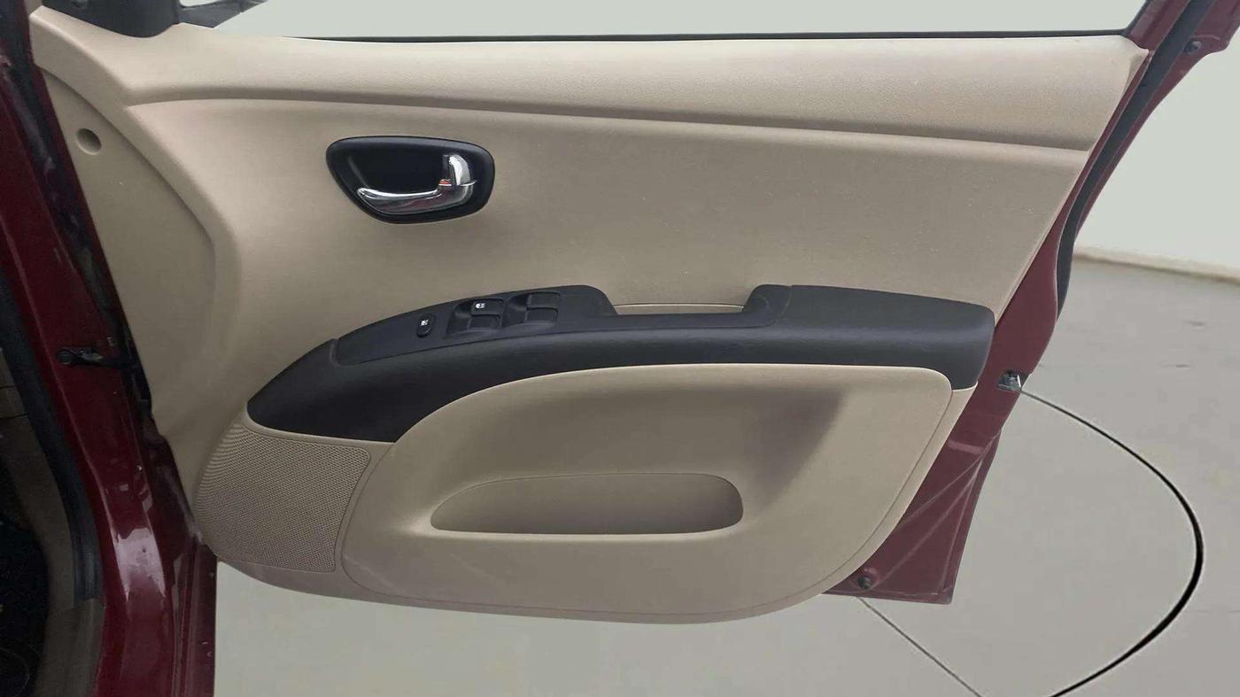 2014 Hyundai i10 SPORTZ 1.1, Petrol, Manual, 32,390 km, Driver Side Door Panels Control