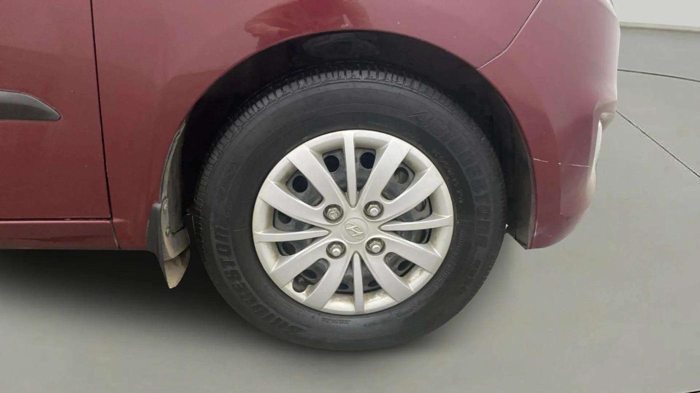 2014 Hyundai i10 SPORTZ 1.1, Petrol, Manual, 32,390 km, Right Front Wheel