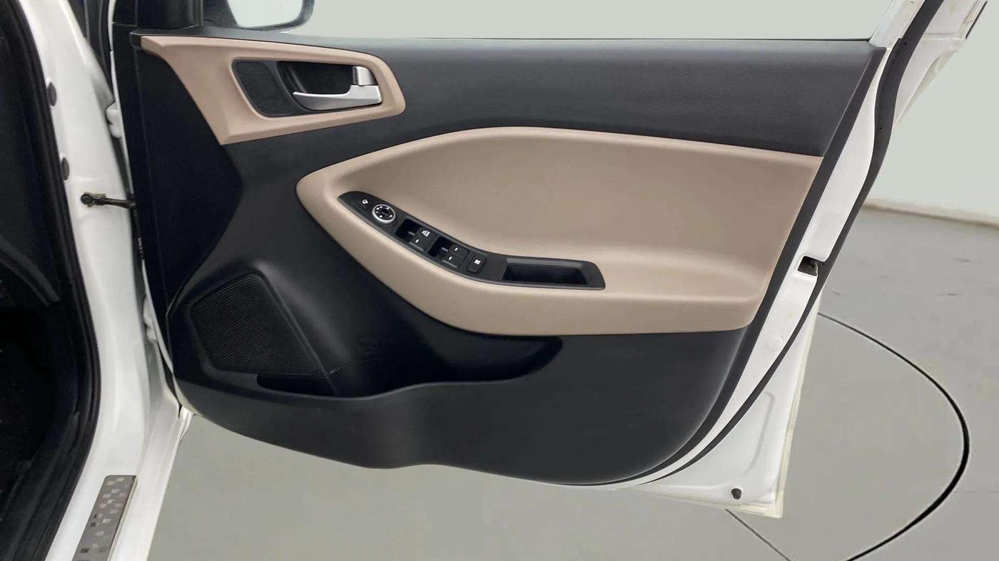 2020 Hyundai Elite i20 SPORTZ PLUS 1.2, Petrol, Manual, 42,093 km, Driver Side Door Panels Control