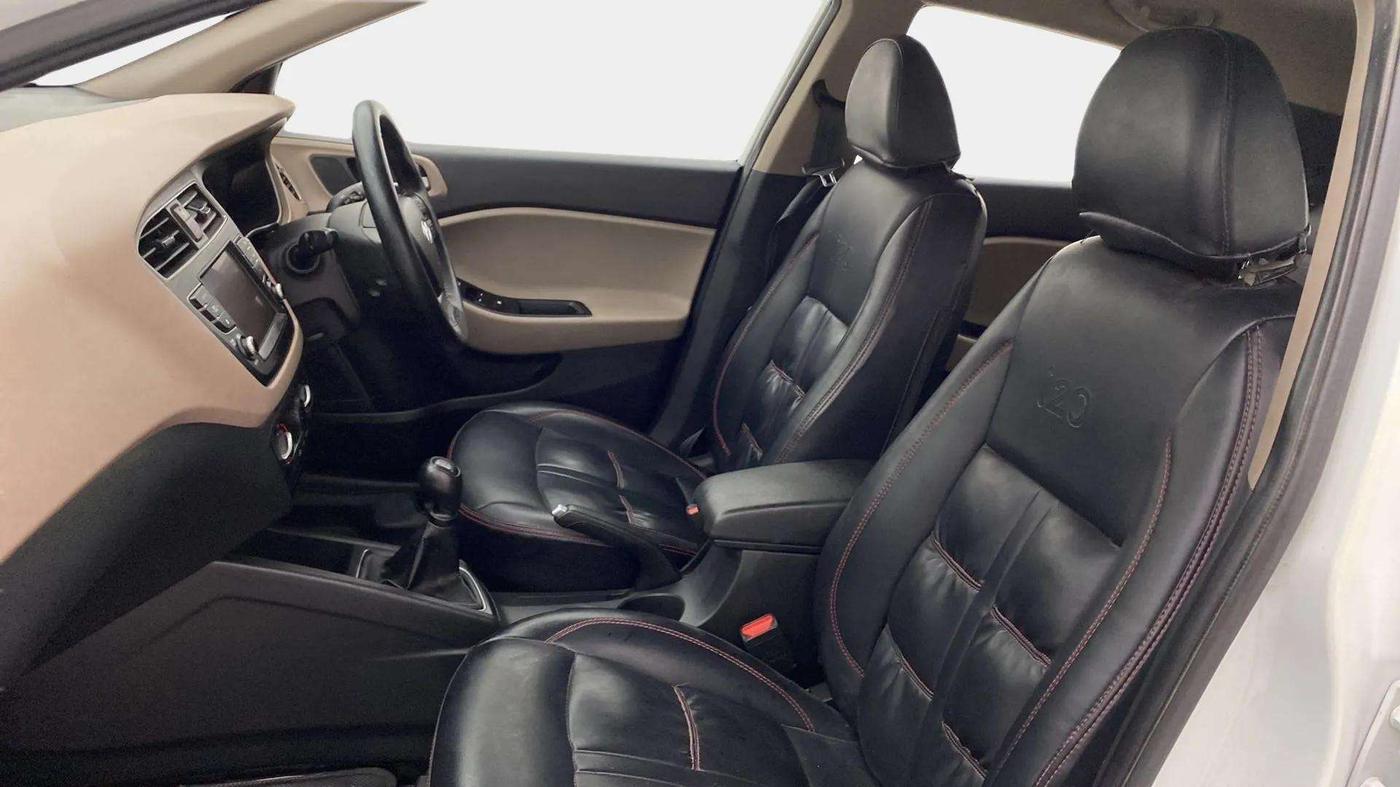 2020 Hyundai Elite i20 SPORTZ PLUS 1.2, Petrol, Manual, 42,093 km, Right Side Front Door Cabin