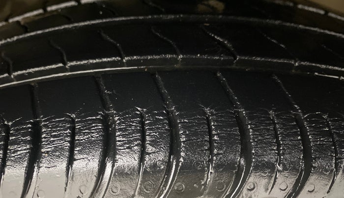 2020 Maruti S PRESSO VXI PLUS AMT, Petrol, Automatic, 27,671 km, Right Front Tyre Tread