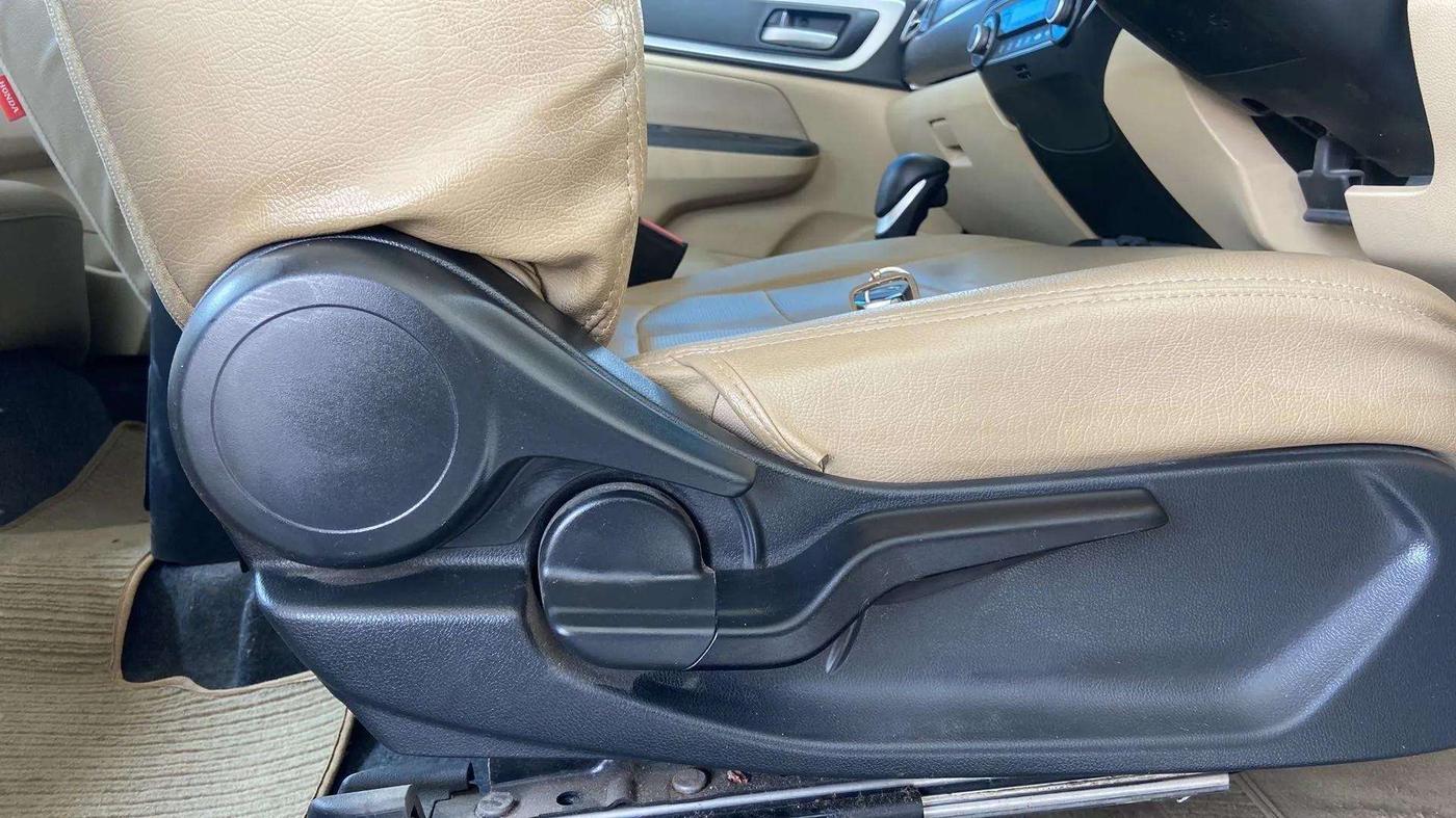 2023 Honda Amaze 1.2L I-VTEC VX CVT, Petrol, Automatic, 27,048 km, Driver Side Adjustment Panel