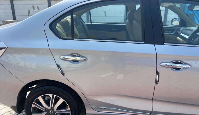 2023 Honda Amaze 1.2L I-VTEC VX CVT, Petrol, Automatic, 26,879 km, Right rear door - Minor scratches