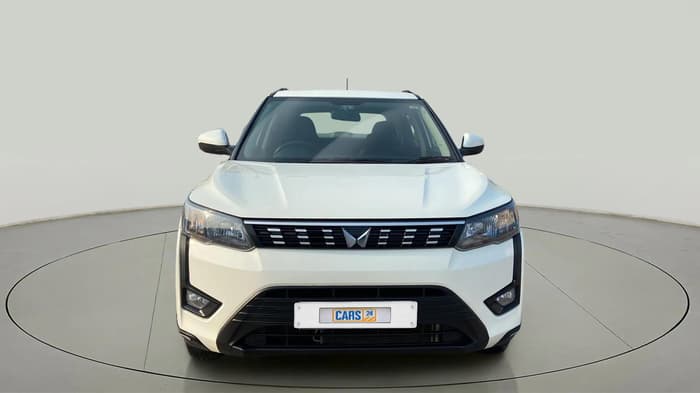 2023 Mahindra XUV300 W6 1.2 PETROL, Petrol, Manual, 16,059 km, Front