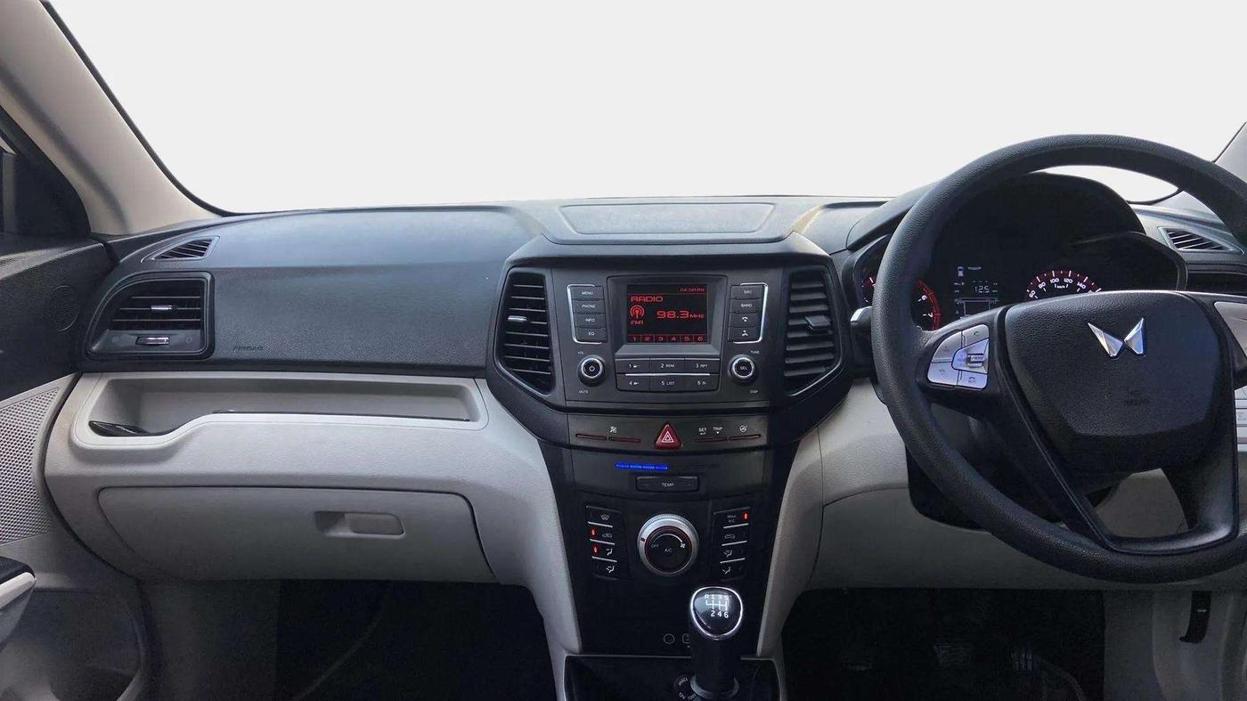 2023 Mahindra XUV300 W6 1.2 PETROL, Petrol, Manual, 16,059 km, Air Conditioner