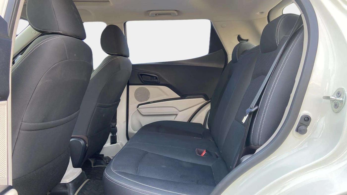 2023 Mahindra XUV300 W6 1.2 PETROL, Petrol, Manual, 16,059 km, Right Side Rear Door Cabin