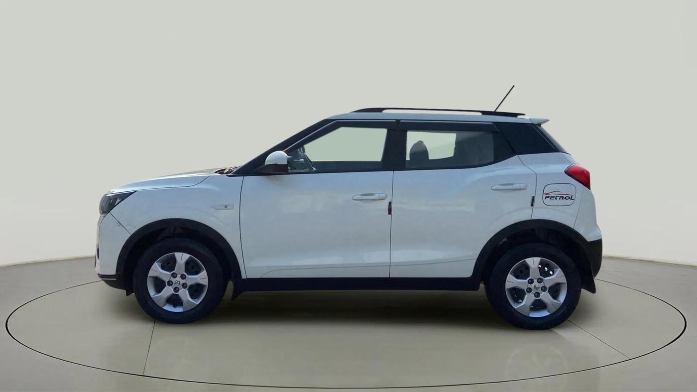 2023 Mahindra XUV300 W6 1.2 PETROL, Petrol, Manual, 16,059 km, Left Side