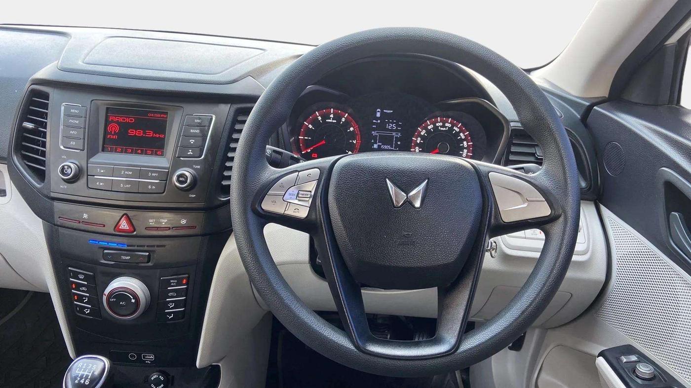 2023 Mahindra XUV300 W6 1.2 PETROL, Petrol, Manual, 16,059 km, Steering Wheel Close Up