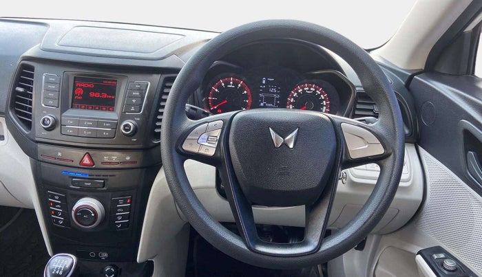 2023 Mahindra XUV300 W6 1.2 PETROL, Petrol, Manual, 15,882 km, Steering Wheel Close Up