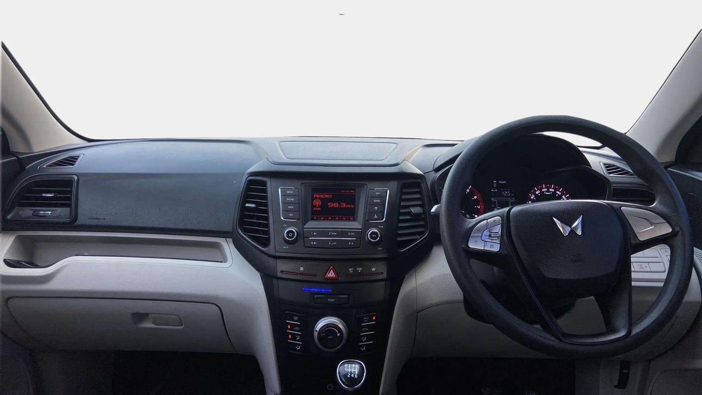 2023 Mahindra XUV300 W6 1.2 PETROL, Petrol, Manual, 16,059 km, Dashboard