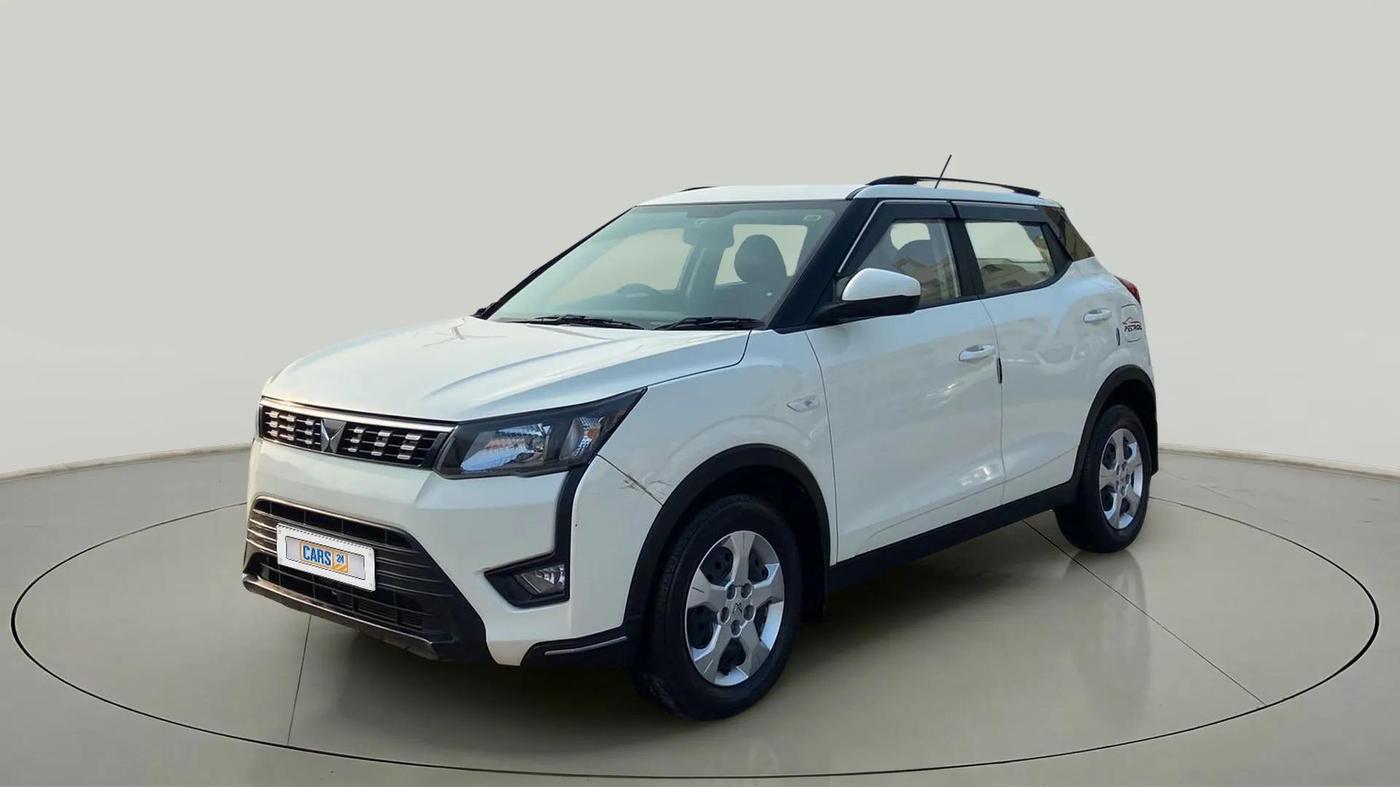 2023 Mahindra XUV300 W6 1.2 PETROL, Petrol, Manual, 16,059 km, Left Front Diagonal