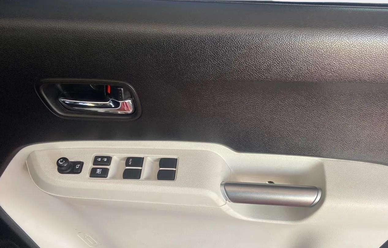 2022 Maruti IGNIS ZETA 1.2, Petrol, Manual, 41,207 km, Driver Side Door Panels Control