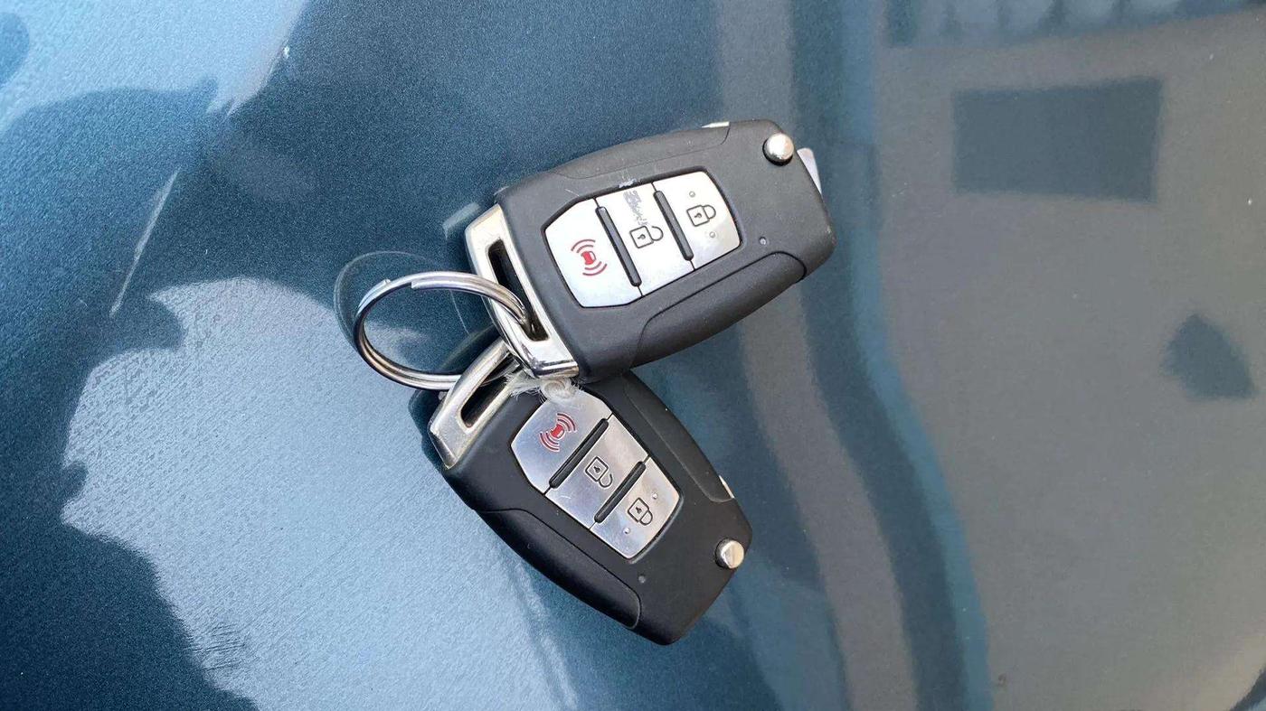 2021 Mahindra XUV300 W8 1.2 PETROL, Petrol, Manual, 21,540 km, Key Close Up