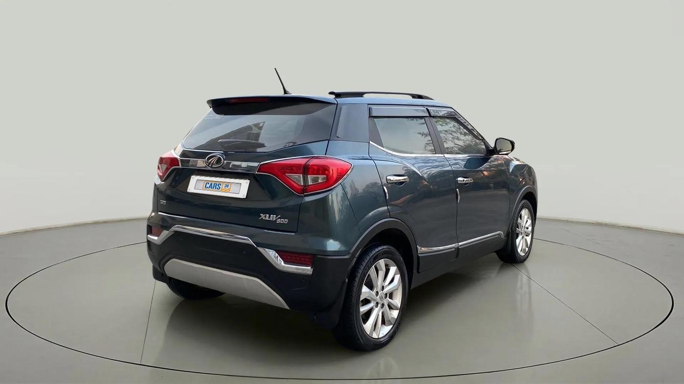 2021 Mahindra XUV300 W8 1.2 PETROL, Petrol, Manual, 21,540 km, Right Back Diagonal