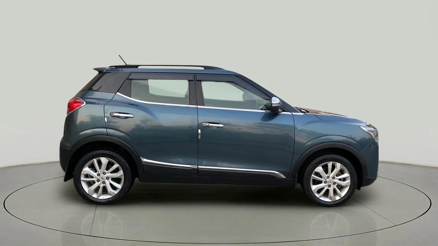 2021 Mahindra XUV300 W8 1.2 PETROL, Petrol, Manual, 21,540 km, Right Side View