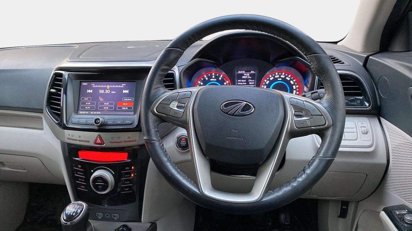 2021 Mahindra XUV300 W8 1.2 PETROL, Petrol, Manual, 21,540 km, Steering Wheel Close Up