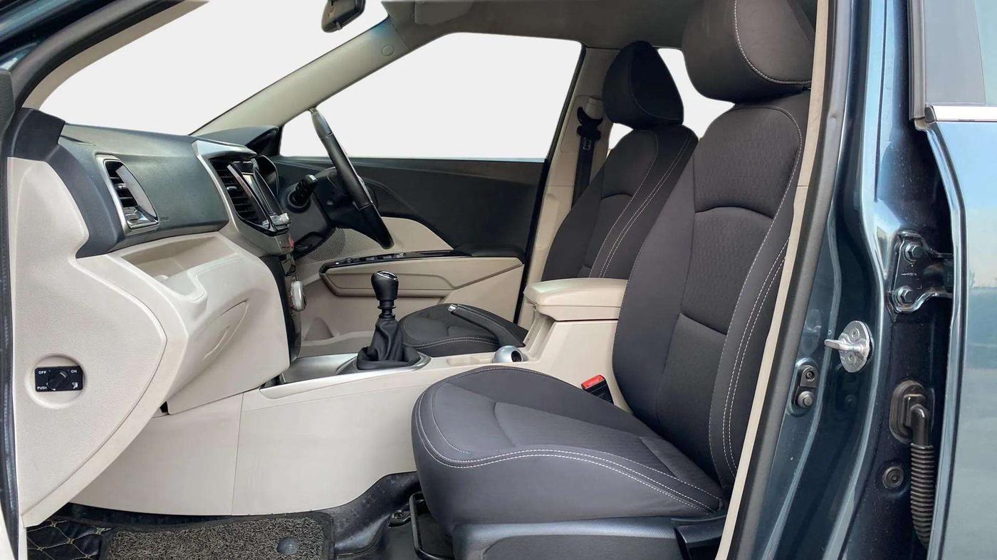 2021 Mahindra XUV300 W8 1.2 PETROL, Petrol, Manual, 21,540 km, Right Side Front Door Cabin