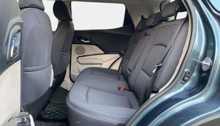 2021 Mahindra XUV300 W8 1.2 PETROL, Petrol, Manual, 21,296 km, Right Side Rear Door Cabin