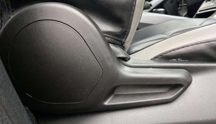 2022 Tata NEXON XM PETROL, Petrol, Manual, 32,082 km, Driver Side Adjustment Panel