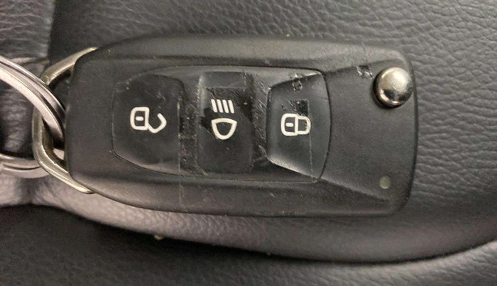 2022 Tata NEXON XM PETROL, Petrol, Manual, 32,082 km, Key Close Up