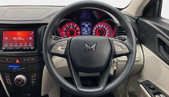 2024 Mahindra XUV300 W6 1.2 PETROL AMT, Petrol, Automatic, 21,584 km, Steering Wheel Close Up