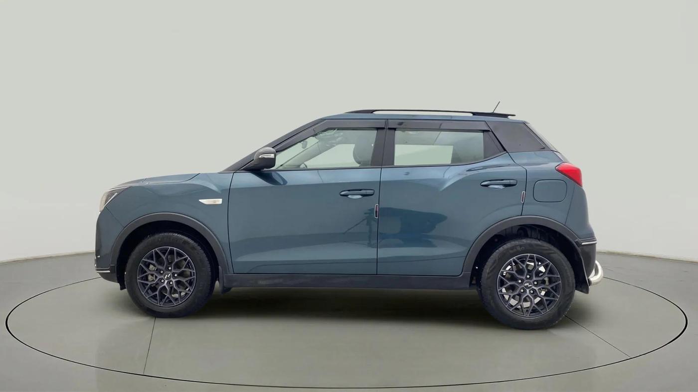 2024 Mahindra XUV300 W6 1.2 PETROL AMT, Petrol, Automatic, 21,584 km, Left Side