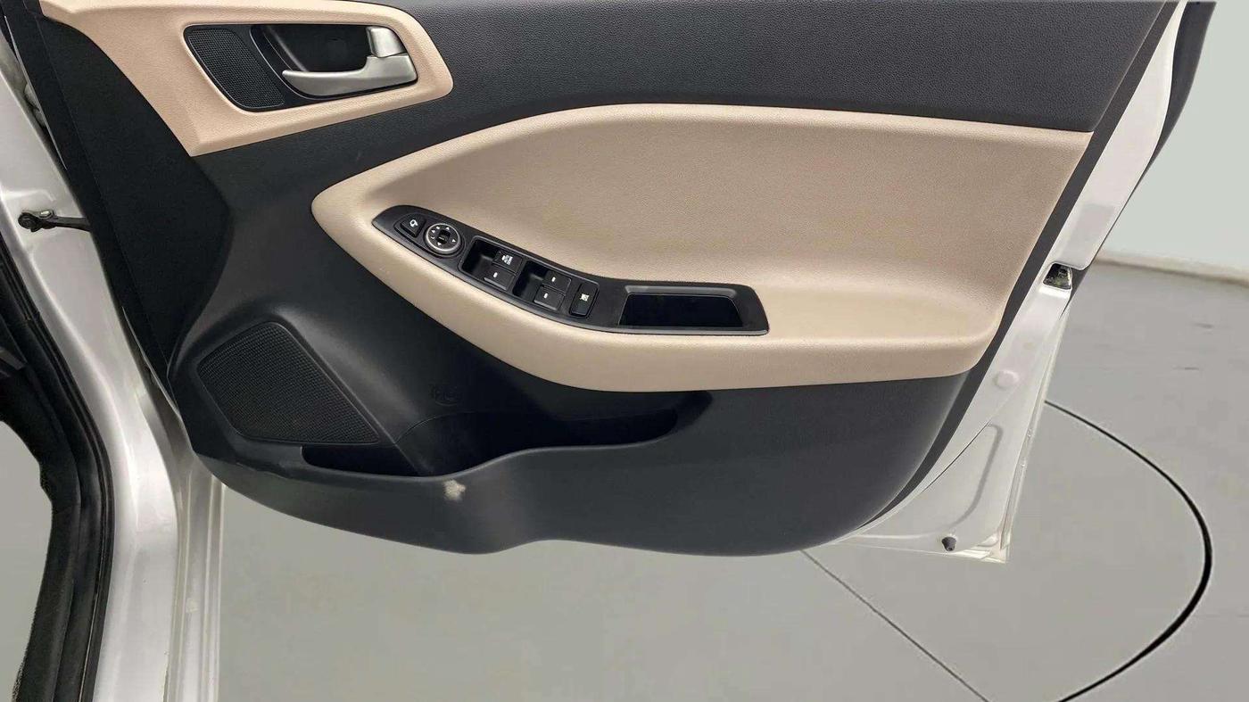 2018 Hyundai Elite i20 ASTA 1.2  CVT, Petrol, Automatic, 76,387 km, Driver Side Door Panels Control