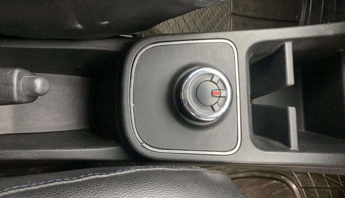 2021 Renault Kwid RXT 1.0 AMT (O), Petrol, Automatic, 63,757 km, Gear Lever