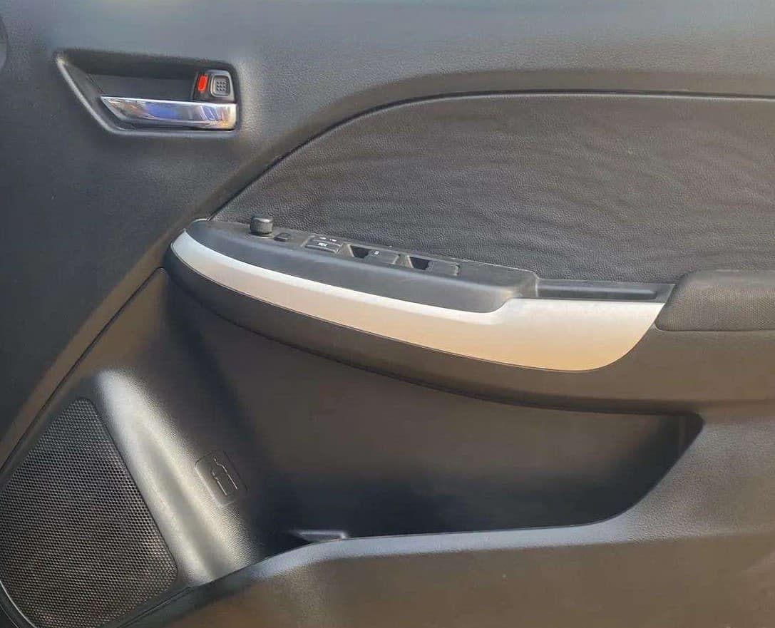 2016 Maruti Baleno DELTA PETROL 1.2, Petrol, Manual, 68,182 km, Driver Side Door Panels Control