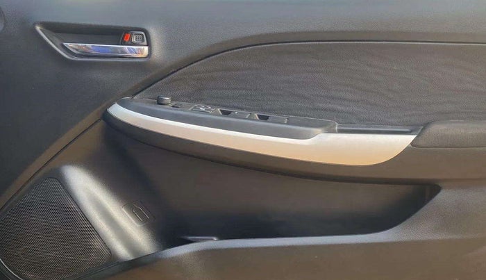 2016 Maruti Baleno DELTA PETROL 1.2, Petrol, Manual, 68,182 km, Driver Side Door Panels Control