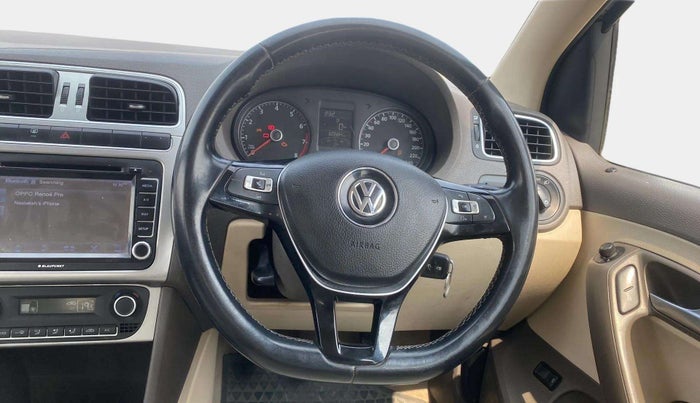 2015 Volkswagen Vento HIGHLINE 1.6 MPI, Petrol, Manual, 60,684 km, Steering Wheel Close Up