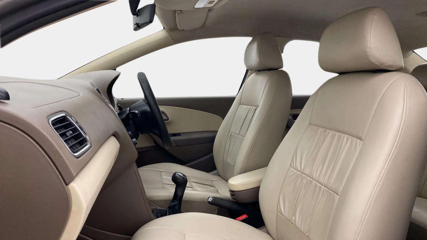 2013 Skoda Rapid AMBITION 1.6 MPI MT PLUS, Petrol, Manual, 81,711 km, Right Side Front Door Cabin