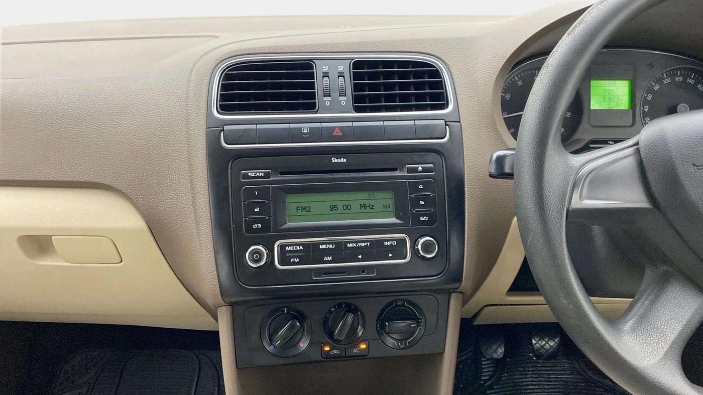 2013 Skoda Rapid AMBITION 1.6 MPI MT PLUS, Petrol, Manual, 81,711 km, Air Conditioner